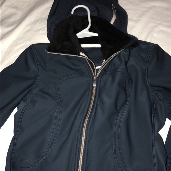 Navy Lulu with fur collar - Picture 2 of 3